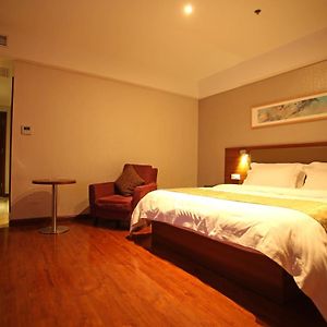 Budget King Room